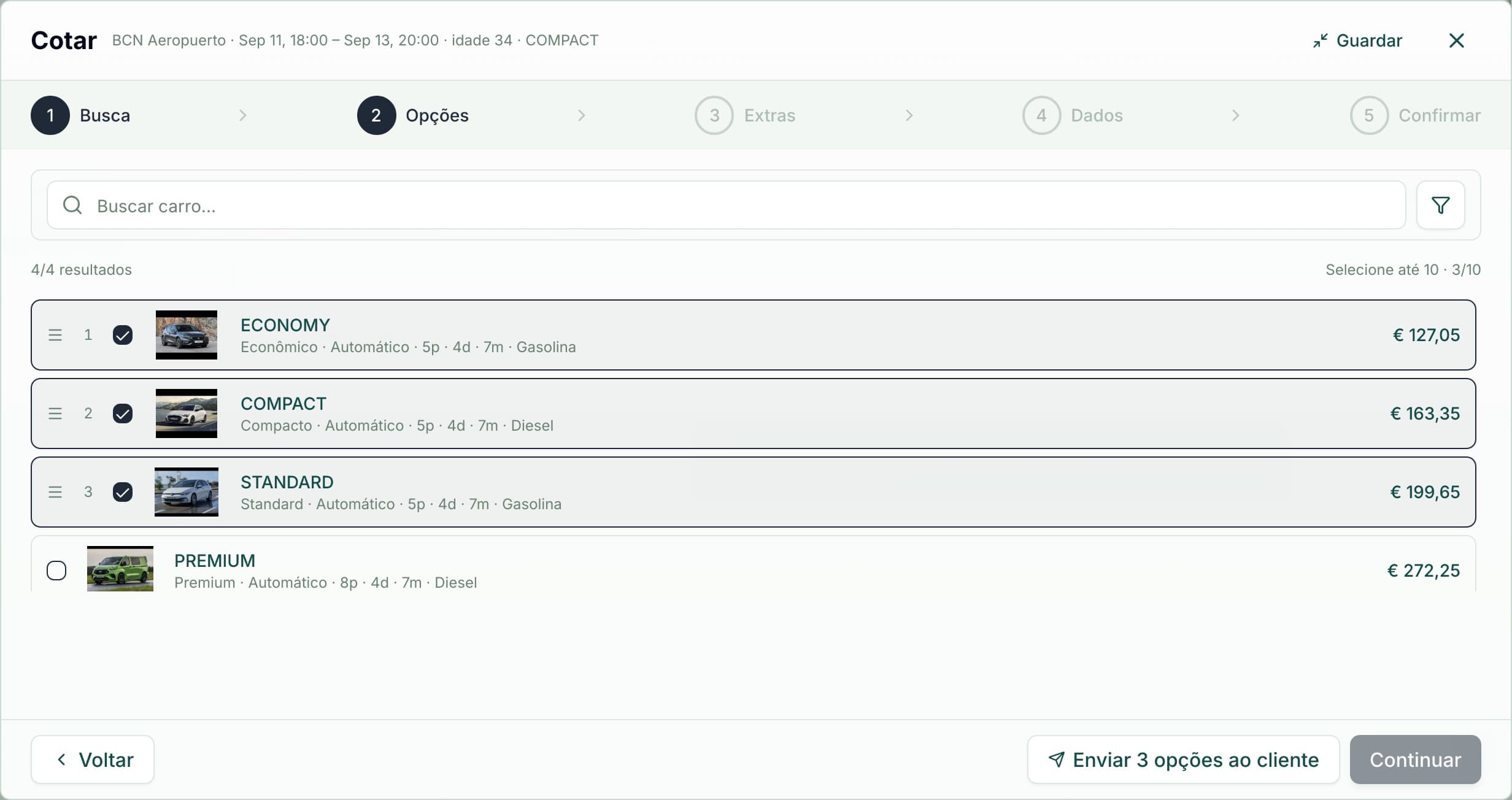 Assistente de cotação do Live Chat do Bota aberto no passo Opções: os cinco passos da cotação, quatro carros com o preço real e três marcados, e os botões para mandar as opções ao cliente ou continuar